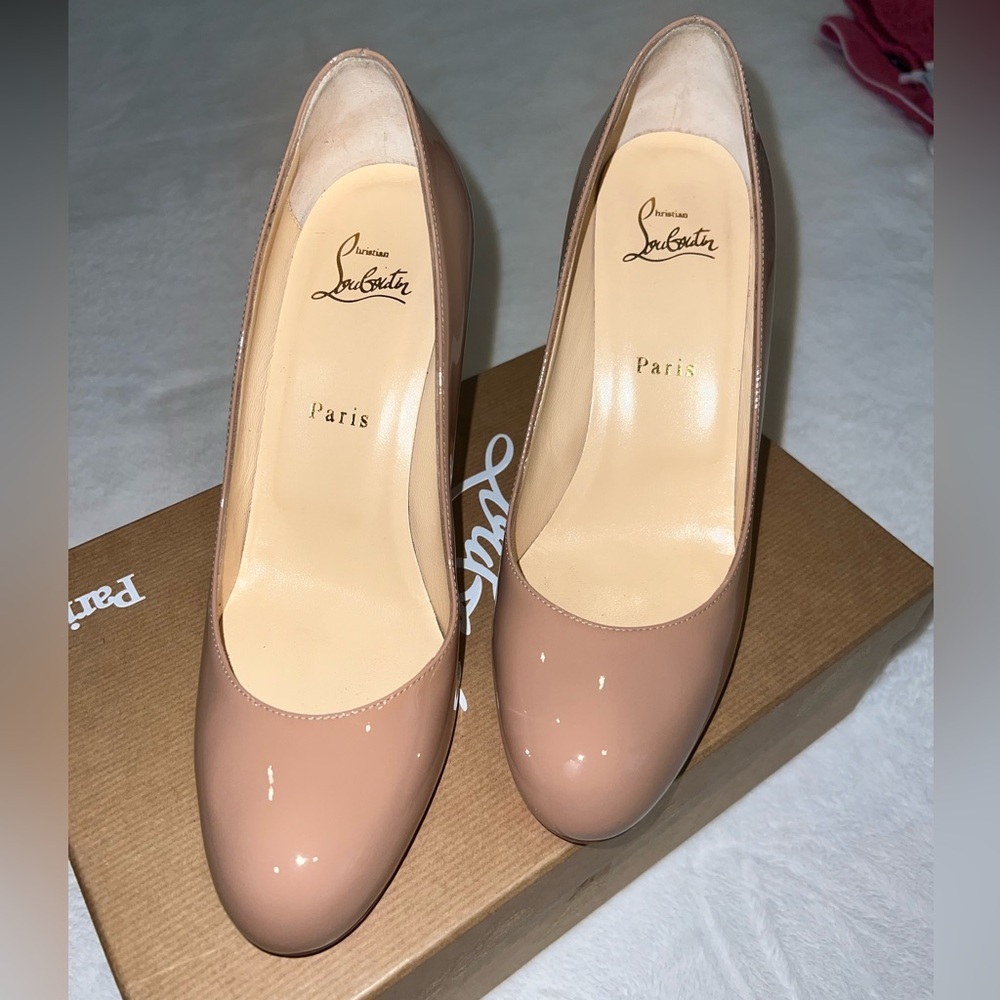 Louboutin Beige Simple pump